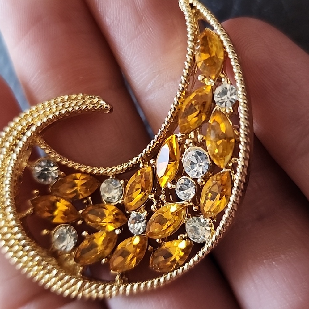 VTG Gold Brooch - Picture 6 of 8
